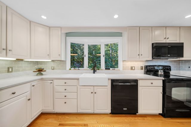 6 W Parish Dr, Andover, MA 01810