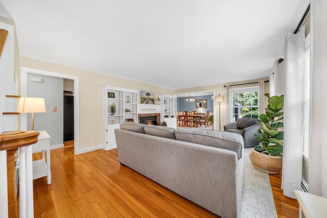 6 W Parish Dr, Andover, MA 01810