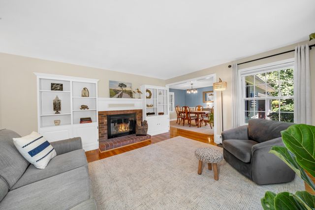 6 W Parish Dr, Andover, MA 01810