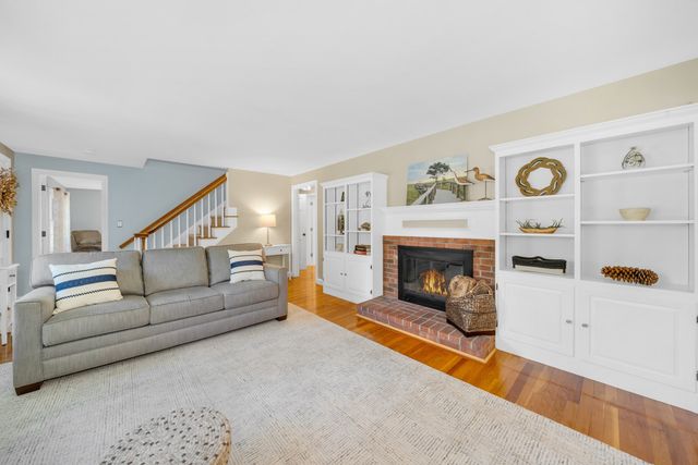 6 W Parish Dr, Andover, MA 01810