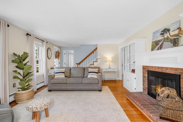 6 W Parish Dr, Andover, MA 01810