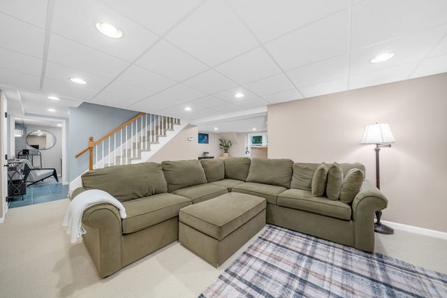 6 W Parish Dr, Andover, MA 01810