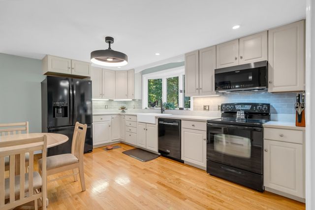 6 W Parish Dr, Andover, MA 01810