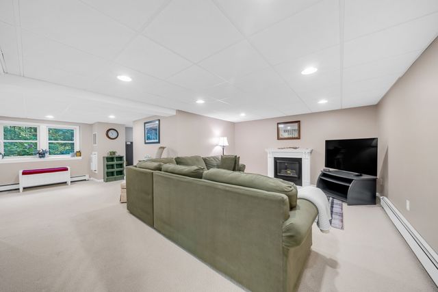6 W Parish Dr, Andover, MA 01810