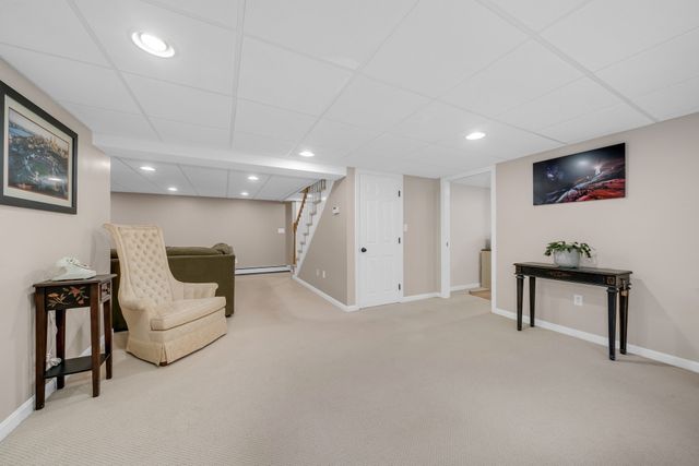 6 W Parish Dr, Andover, MA 01810