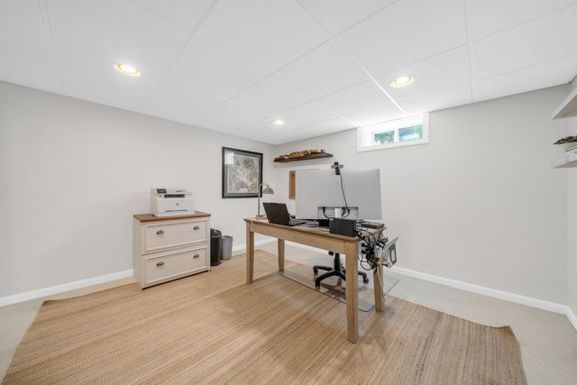 6 W Parish Dr, Andover, MA 01810