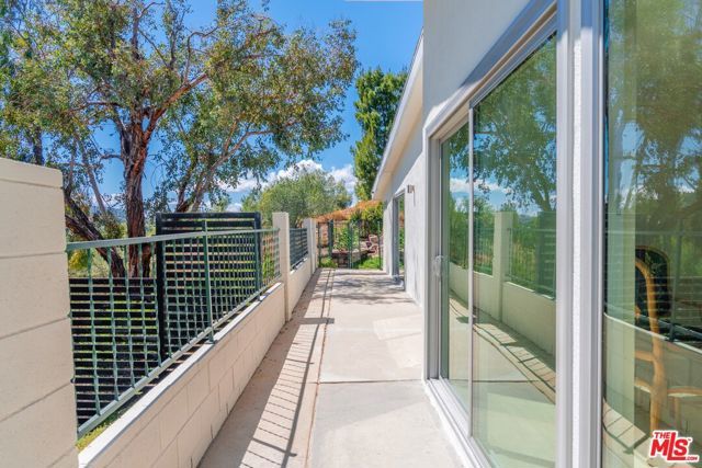 4715 Burgundy Road, Woodland Hills (los Angeles), CA 91364