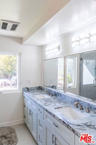 4715 Burgundy Road, Woodland Hills (los Angeles), CA 91364