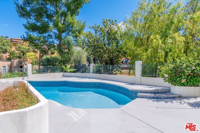 4715 Burgundy Road, Woodland Hills (los Angeles), CA 91364