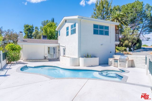4715 Burgundy Road, Woodland Hills (los Angeles), CA 91364