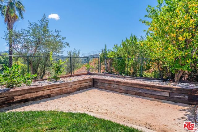 4715 Burgundy Road, Woodland Hills (los Angeles), CA 91364