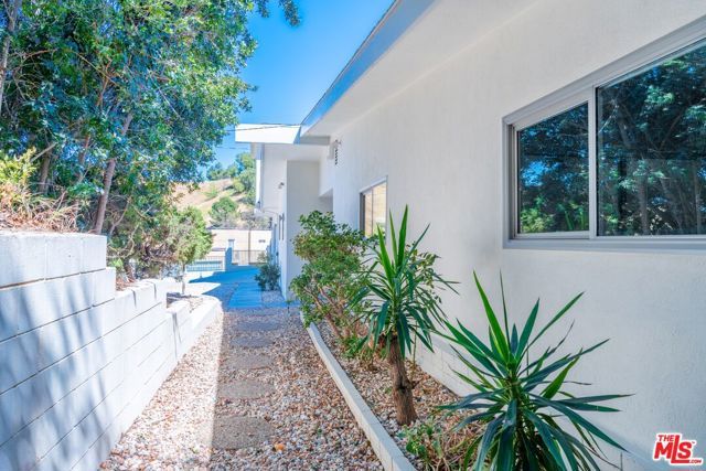 4715 Burgundy Road, Woodland Hills (los Angeles), CA 91364