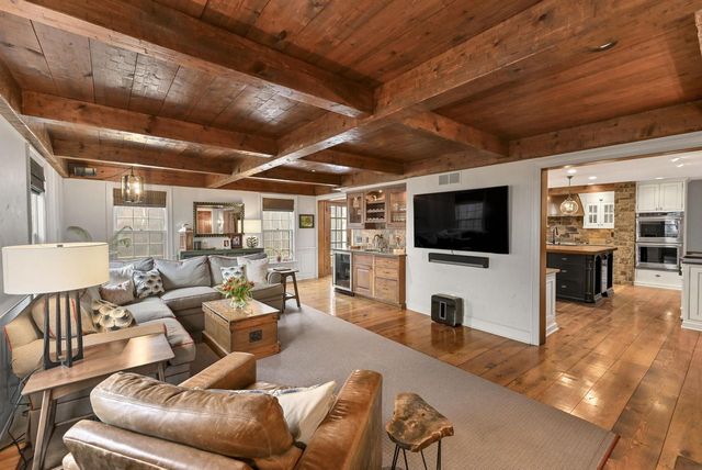 9944 N Lamplighter LANE, Mequon, WI 53092