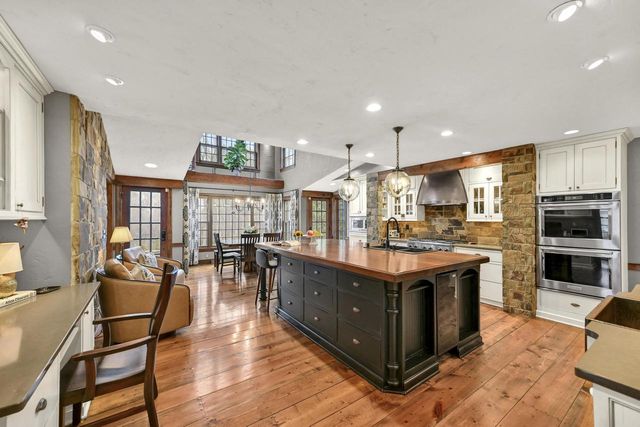 9944 N Lamplighter LANE, Mequon, WI 53092