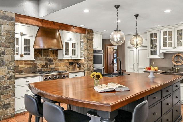 9944 N Lamplighter LANE, Mequon, WI 53092