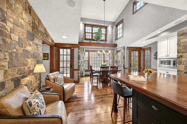 9944 N Lamplighter LANE, Mequon, WI 53092