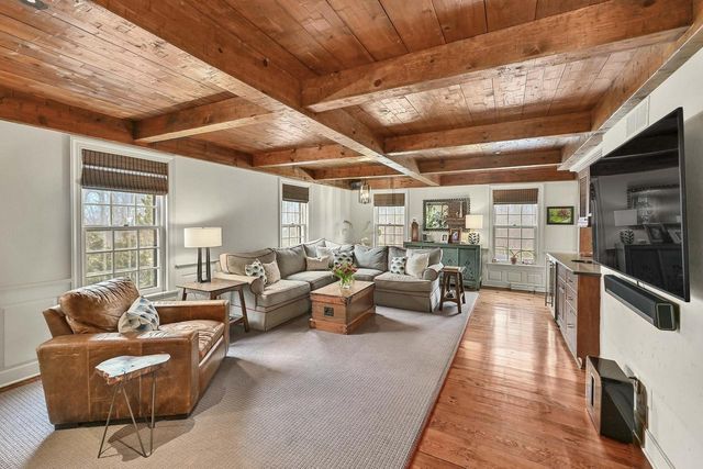 9944 N Lamplighter LANE, Mequon, WI 53092