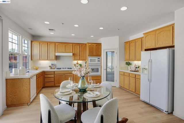 221 Dutra Vernaci Dr., Union City, CA 94587