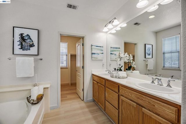 221 Dutra Vernaci Dr., Union City, CA 94587