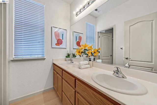 221 Dutra Vernaci Dr., Union City, CA 94587