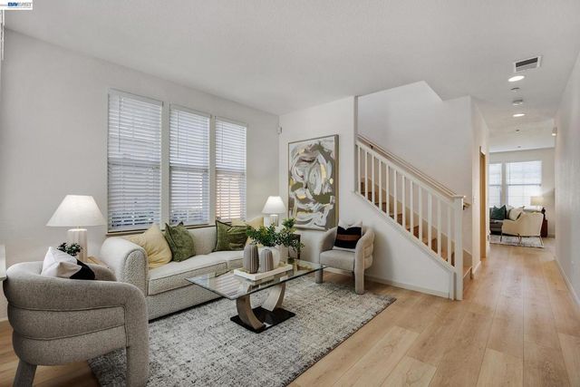 221 Dutra Vernaci Dr., Union City, CA 94587