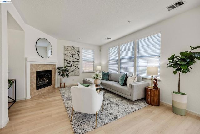 221 Dutra Vernaci Dr., Union City, CA 94587