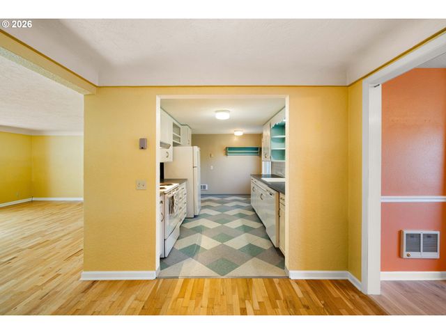 1666 EVERGREEN Dr, Eugene, OR 97404