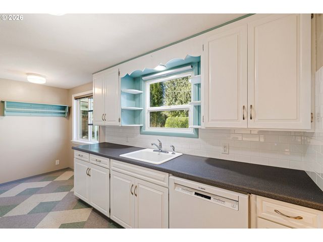 1666 EVERGREEN Dr, Eugene, OR 97404