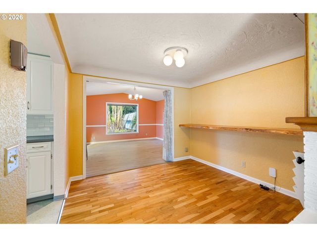 1666 EVERGREEN Dr, Eugene, OR 97404