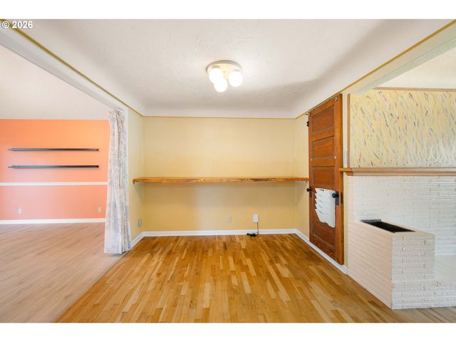 1666 EVERGREEN Dr, Eugene, OR 97404