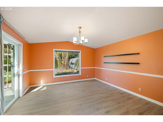 1666 EVERGREEN Dr, Eugene, OR 97404