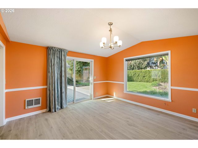 1666 EVERGREEN Dr, Eugene, OR 97404