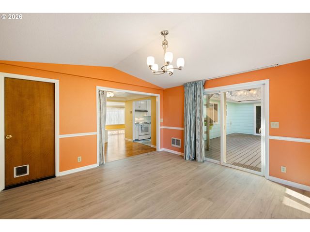 1666 EVERGREEN Dr, Eugene, OR 97404