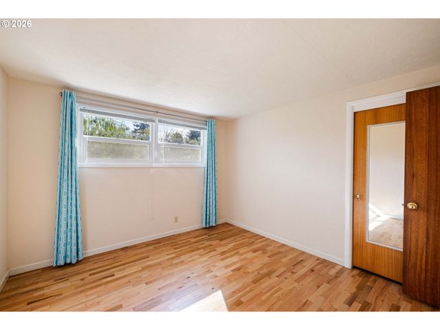 1666 EVERGREEN Dr, Eugene, OR 97404