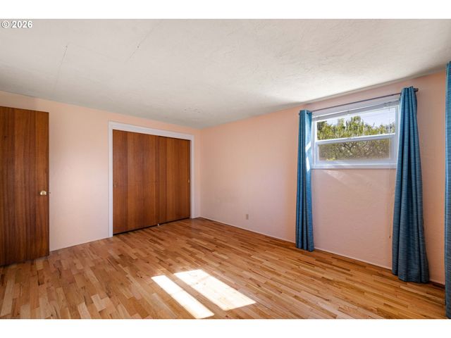 1666 EVERGREEN Dr, Eugene, OR 97404