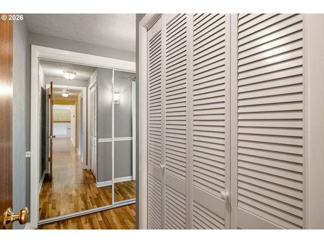 1666 EVERGREEN Dr, Eugene, OR 97404