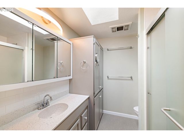 1666 EVERGREEN Dr, Eugene, OR 97404