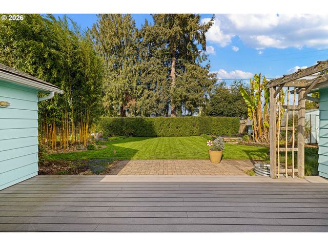 1666 EVERGREEN Dr, Eugene, OR 97404