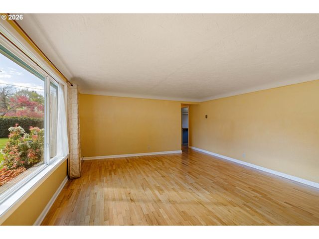 1666 EVERGREEN Dr, Eugene, OR 97404