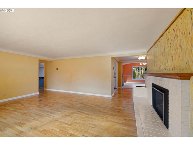 1666 EVERGREEN Dr, Eugene, OR 97404