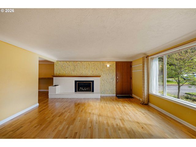 1666 EVERGREEN Dr, Eugene, OR 97404