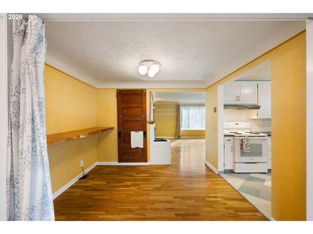 1666 EVERGREEN Dr, Eugene, OR 97404