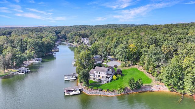 544 Woodbrook RD, Moneta, VA 24121