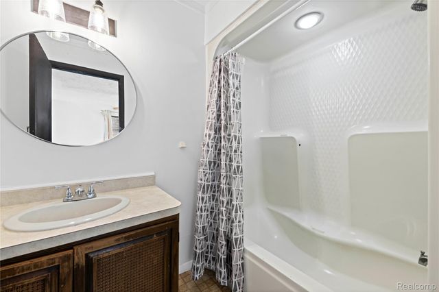 20156 Midway Avenue, Southfield, MI 48075