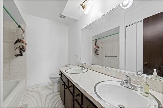 20156 Midway Avenue, Southfield, MI 48075