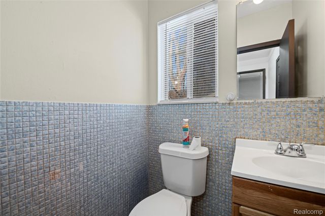 20156 Midway Avenue, Southfield, MI 48075