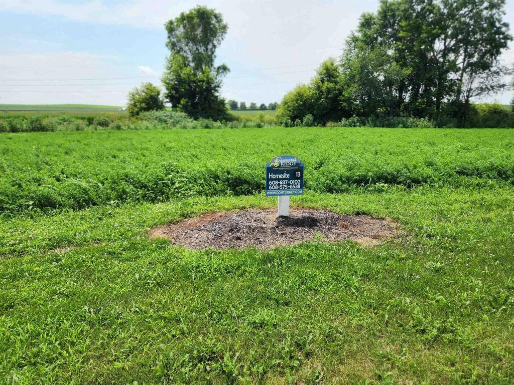 852 Valley Road, Dane, WI 53529