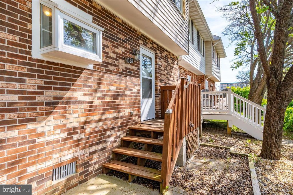 Image 9 of property listing at 102-G 120TH ST, Ocean City, MD 21842