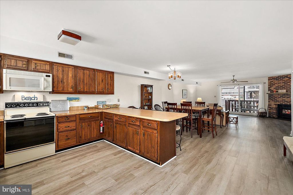 Image 11 of property listing at 102-G 120TH ST, Ocean City, MD 21842