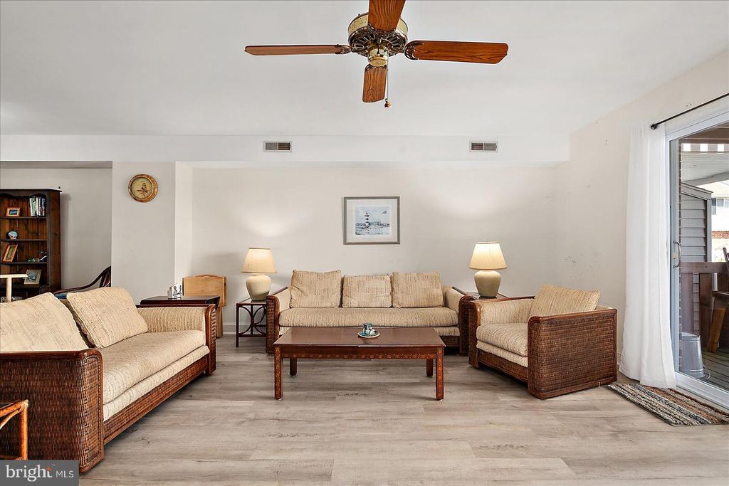 Image 15 of property listing at 102-G 120TH ST, Ocean City, MD 21842